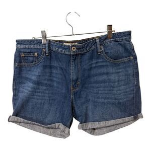 Levi’s Classic Denim Mid Rise Rolled Hem Jean Shorts Women’s Size 14 Blue